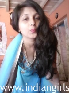 Desi College Girl Nude MMS