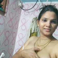 Hindi Sex Photos Sexy Desi College Girl In Bathroom