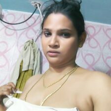 Hindi Sex Photos Sexy Desi College Girl In Bathroom