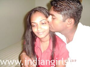 Srilankan Married Couple Honeymoon Leaked MMS