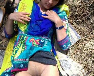 18 Years Old Indian College Girl Outdoor MMS Sex