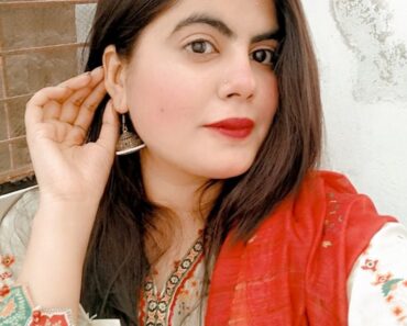 Erotic Indian College Girl Showing Her Natural Big Boobs