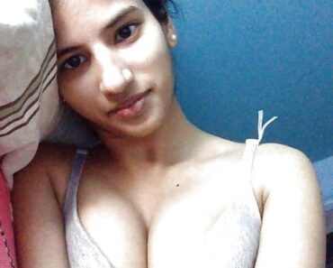 Real Indian College Girl Seductive Nudes