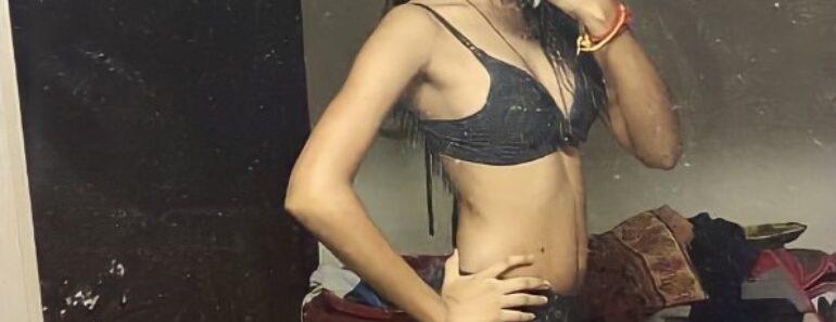Hot Indian Teen Taking Her Nude Selfie For Boyfriend