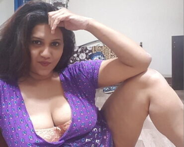 Big Boobs Hot Indian MILF Pooja Bhabhi