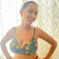 Real Indian Gujarati MILF Bhabhi Amateur Home Sex