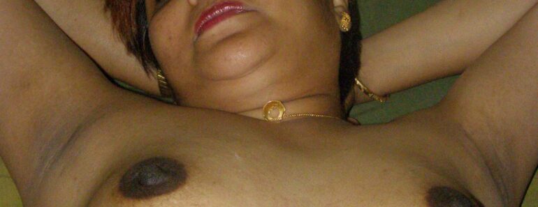 Mature Desi Aunty Exotic Delicious Milky Boobs