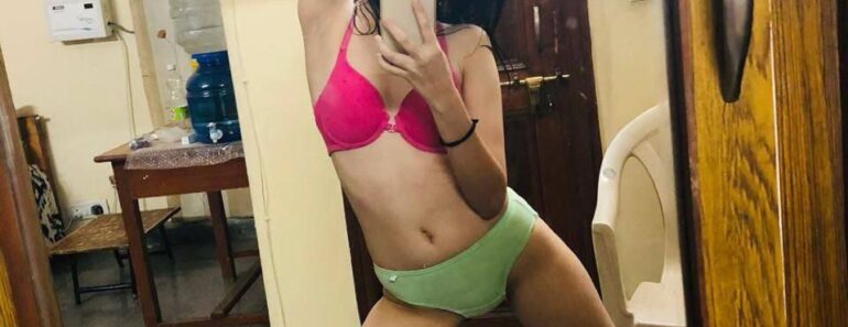 Sexy Slim Indian Girl Taking Her Nude Selfies
