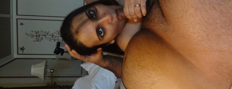 Beautiful Desi Bhabhi Homemade Deepthroat Blowjob