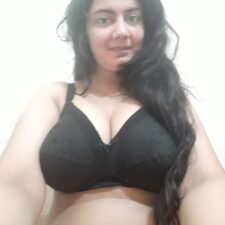 Busty Pakistani Girl Juicy Big Boobs Revealed